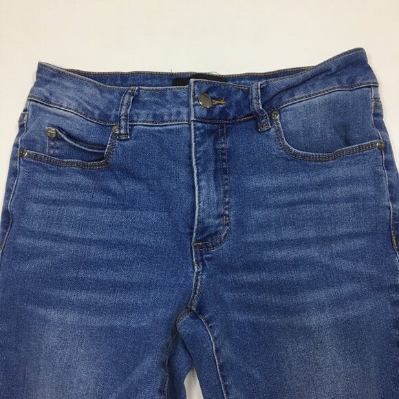 TAHARI Medium/Light Wash Fit Solution CHLOE 5 Pocket Logo Hardware Jeans - Picture 5 of 12